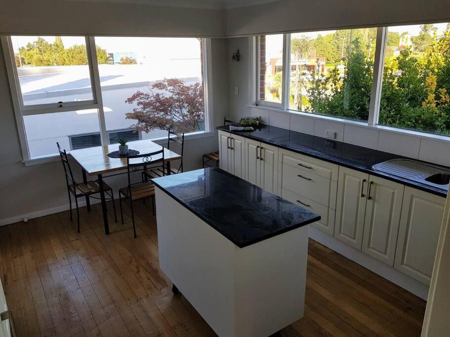 Handy Location - 3Brd Home! Timaru Esterno foto